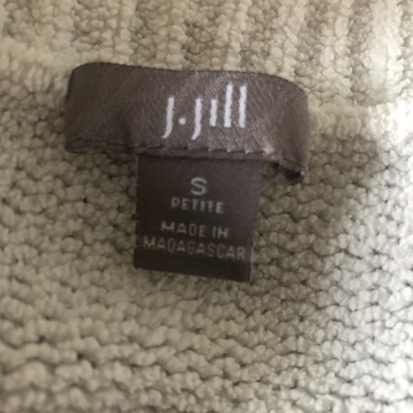 J. Jill white v-neck 3/4 sleeve sweater - Picture 2 of 6